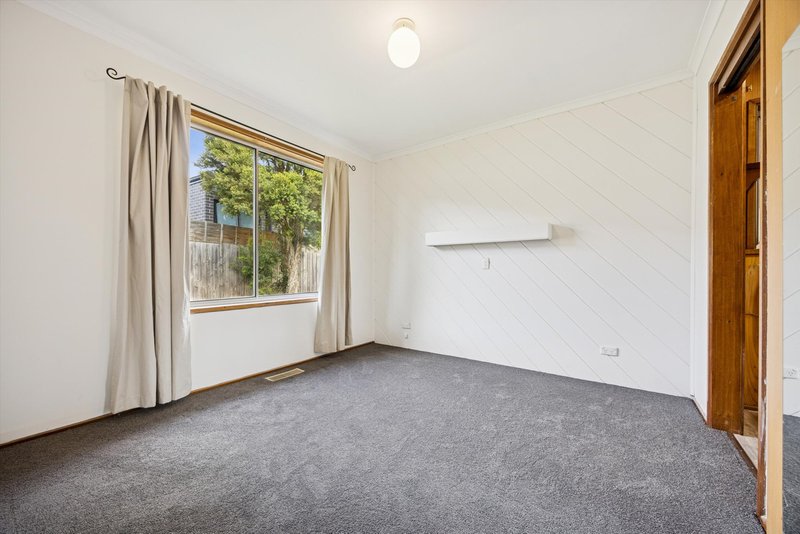 Photo - 21 Krowera Street, Mooroolbark VIC 3138 - Image 3