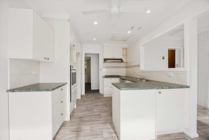 Photo - 21 Krowera Street, Mooroolbark VIC 3138 - Image 4