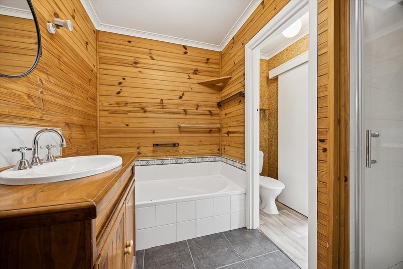 Photo - 21 Krowera Street, Mooroolbark VIC 3138 - Image 5