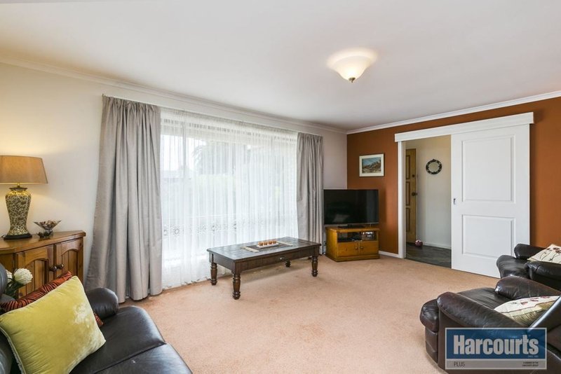 Photo - 21 Kurnabinna Terrace, Hallett Cove SA 5158 - Image 4