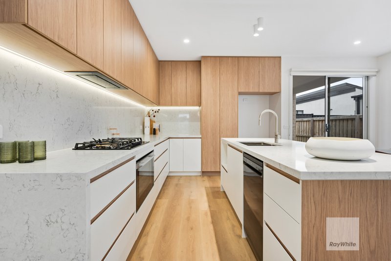 Photo - 21 Kurrajong Road, Mickleham VIC 3064 - Image 5
