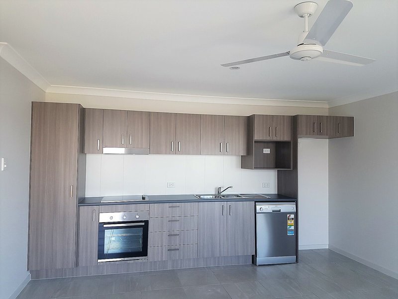 Photo - 2/1 Lachlan Court, Kawungan QLD 4655 - Image 3