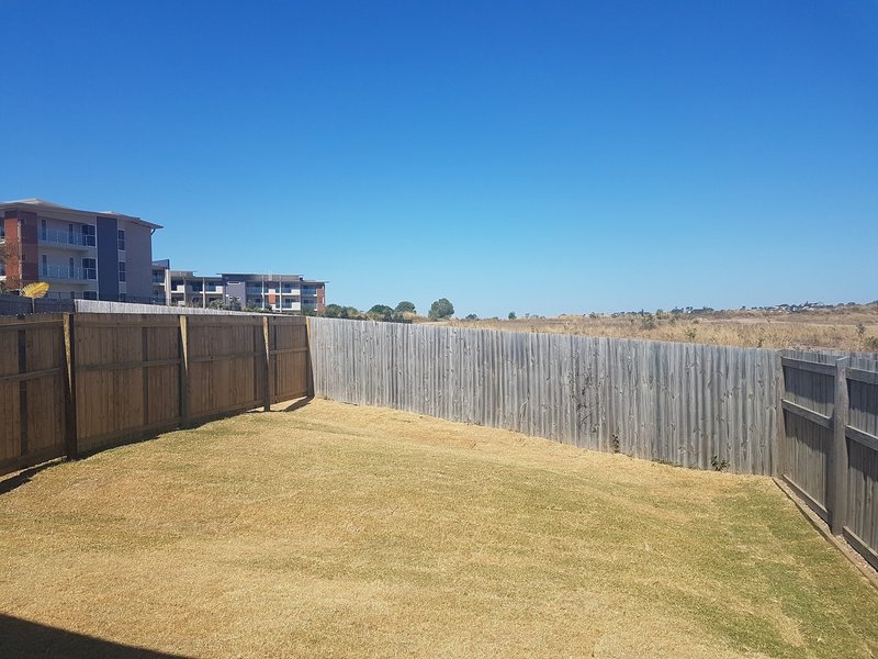 Photo - 2/1 Lachlan Court, Kawungan QLD 4655 - Image 10