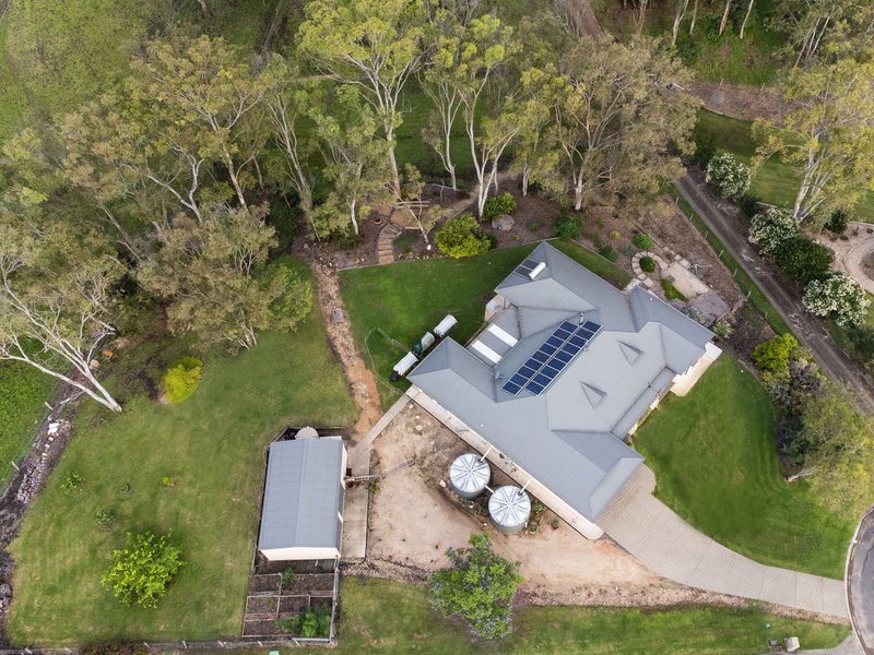 Photo - 21 Lancaster Court, Top Camp QLD 4350 - Image 2