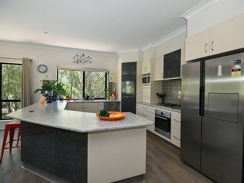 Photo - 21 Lancaster Court, Top Camp QLD 4350 - Image 8