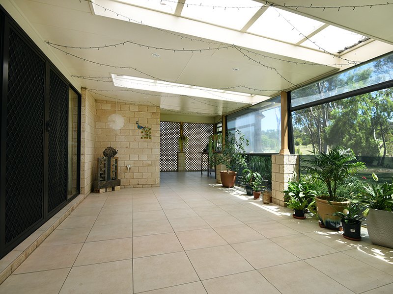 Photo - 21 Lancaster Court, Top Camp QLD 4350 - Image 12