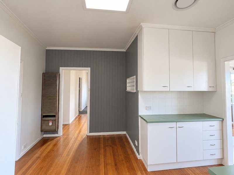 Photo - 21 Langibanool Avenue, Hamlyn Heights VIC 3215 - Image 5