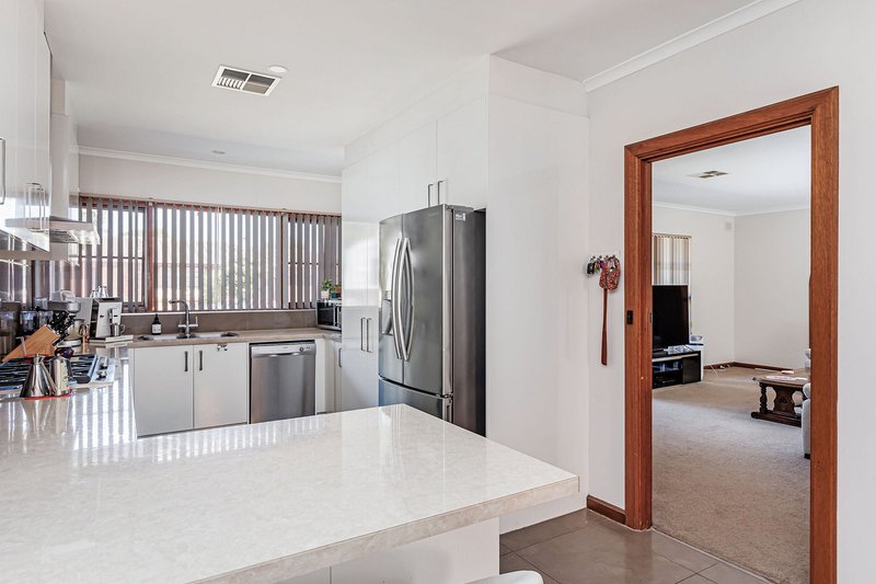 Photo - 21 Laver Crescent, West Lakes Shore SA 5020 - Image 3