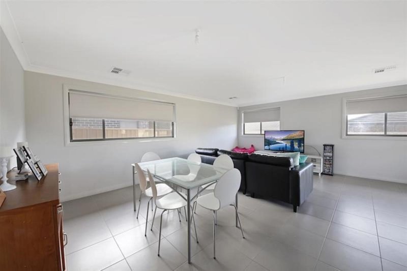 Photo - 21 Leeds Street, Oran Park NSW 2570 - Image 3