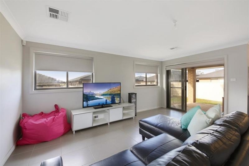 Photo - 21 Leeds Street, Oran Park NSW 2570 - Image 4