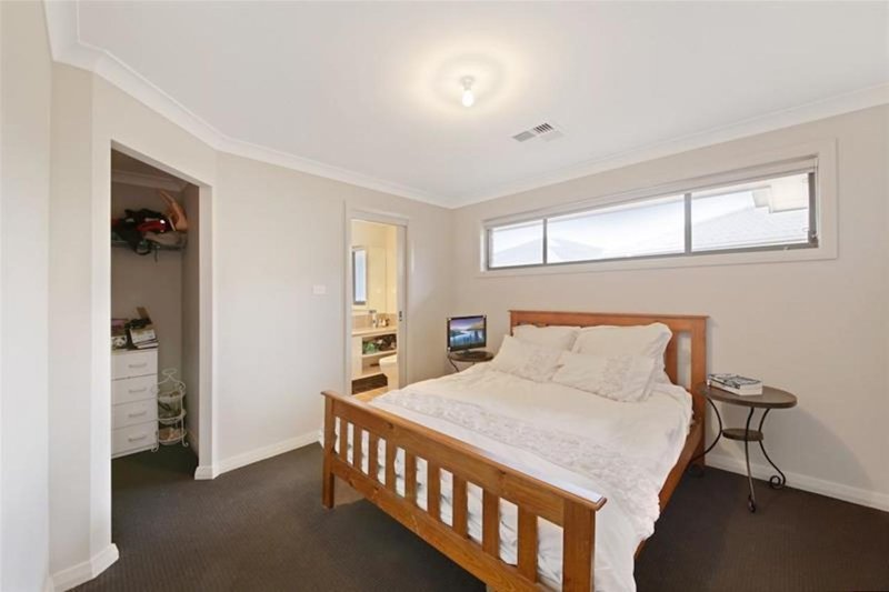 Photo - 21 Leeds Street, Oran Park NSW 2570 - Image 5