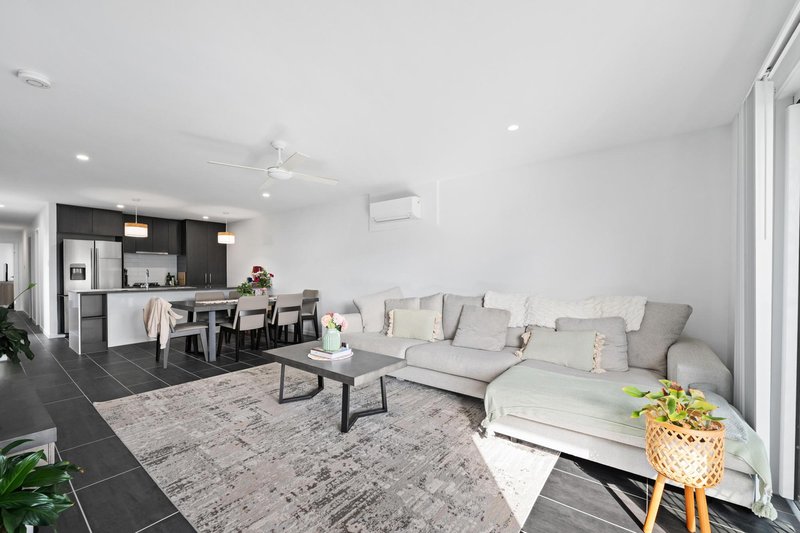Photo - 21 Lemon Myrtle Lane, Ripley QLD 4306 - Image 6