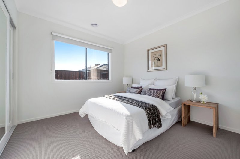 Photo - 21 Lemon Myrtle Way, Craigieburn VIC 3064 - Image 9