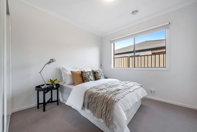 Photo - 21 Lemon Myrtle Way, Craigieburn VIC 3064 - Image 10