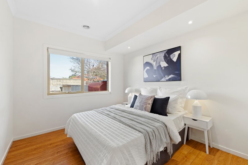 Photo - 2/1 Leslie Court, Clayton South VIC 3169 - Image 6