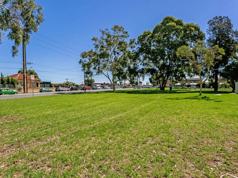 Photo - 2/1 Leven Avenue, Seaton SA 5023 - Image 2