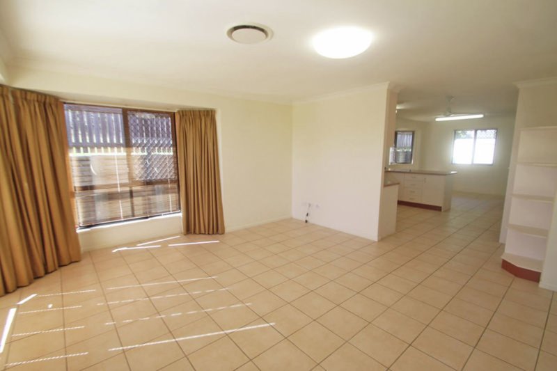 Photo - 21 Linhow Crescent, Clinton QLD 4680 - Image 2