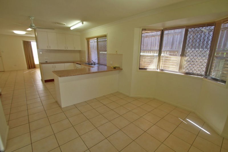 Photo - 21 Linhow Crescent, Clinton QLD 4680 - Image 8