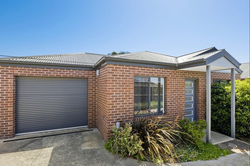 Photo - 2/1 Linthwaite Close, Highton VIC 3216 - Image 2