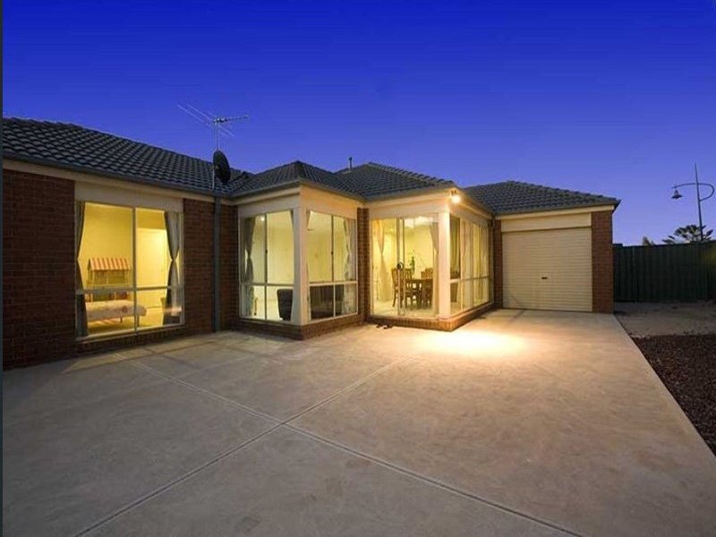 Photo - 21 Livorno Lane, Point Cook VIC 3030 - Image 3