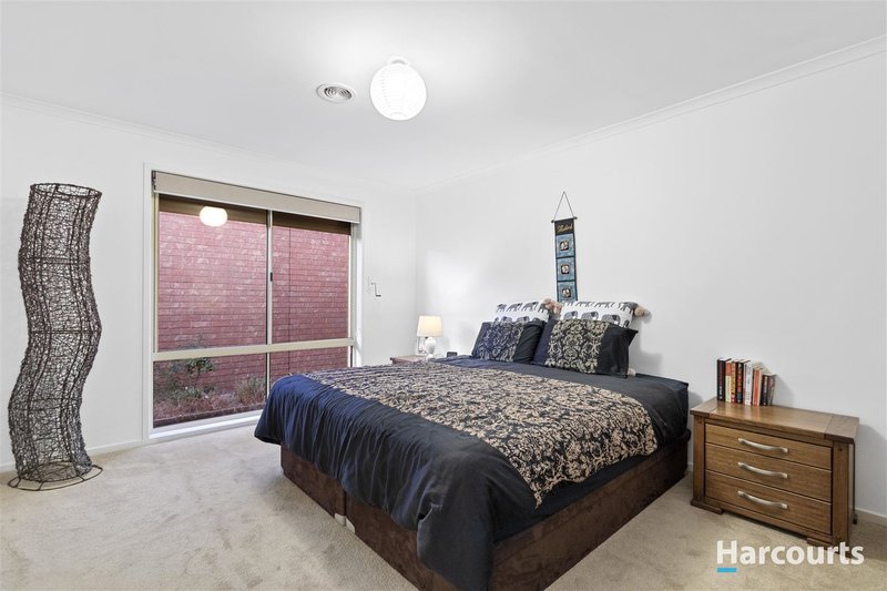 Photo - 21 Lochard Terrace, Narre Warren South VIC 3805 - Image 6