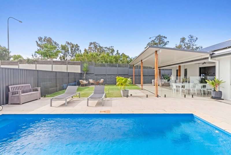 Photo - 21 Looby Crescent, Pimpama QLD 4209 - Image 1