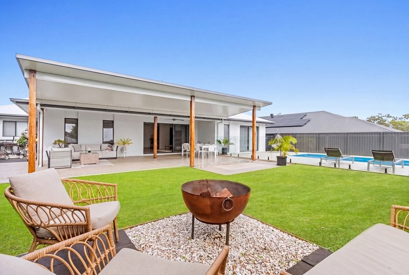 Photo - 21 Looby Crescent, Pimpama QLD 4209 - Image 2