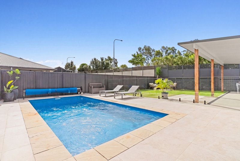 Photo - 21 Looby Crescent, Pimpama QLD 4209 - Image 3