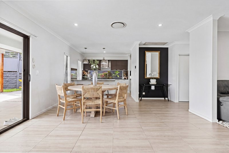 Photo - 21 Looby Crescent, Pimpama QLD 4209 - Image 7