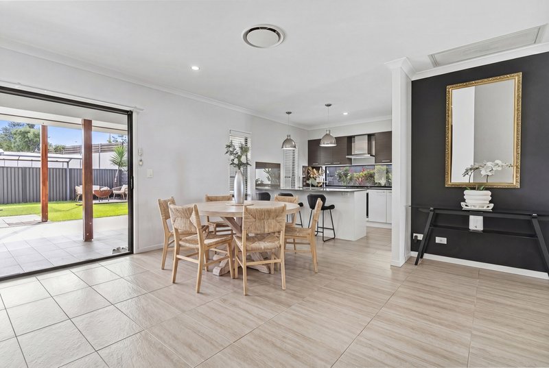 Photo - 21 Looby Crescent, Pimpama QLD 4209 - Image 8