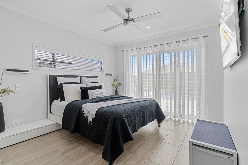 Photo - 21 Looby Crescent, Pimpama QLD 4209 - Image 15