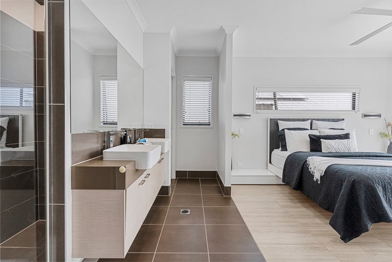 Photo - 21 Looby Crescent, Pimpama QLD 4209 - Image 17