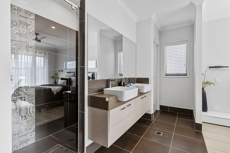 Photo - 21 Looby Crescent, Pimpama QLD 4209 - Image 18