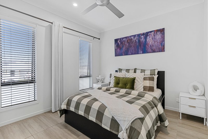 Photo - 21 Looby Crescent, Pimpama QLD 4209 - Image 22