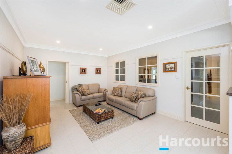 Photo - 21 Macquarie Drive, Coodanup WA 6210 - Image 10