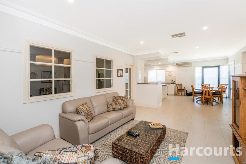 Photo - 21 Macquarie Drive, Coodanup WA 6210 - Image 11