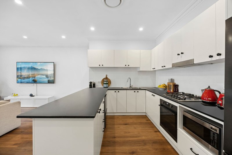 Photo - 2/1 Magdala Road, North Ryde NSW 2113 - Image 4