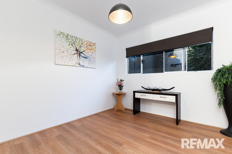 Photo - 21 Malmaison Way, Landsdale WA 6065 - Image 6