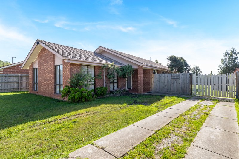 Photo - 21 Manningtree Parade, Craigieburn VIC 3064 - Image 2