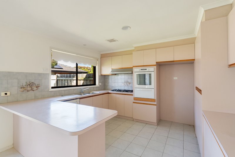 Photo - 21 Manningtree Parade, Craigieburn VIC 3064 - Image 9