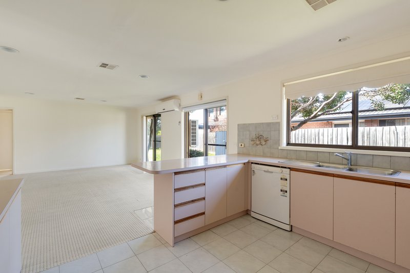Photo - 21 Manningtree Parade, Craigieburn VIC 3064 - Image 10