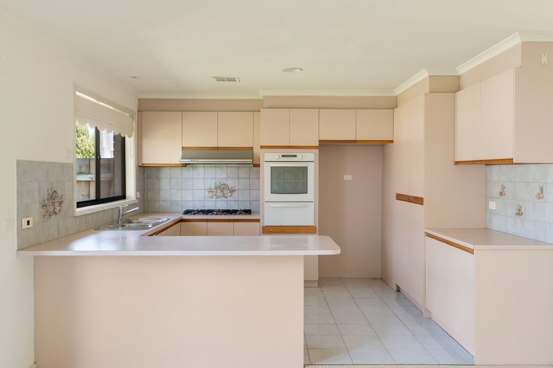 Photo - 21 Manningtree Parade, Craigieburn VIC 3064 - Image 11