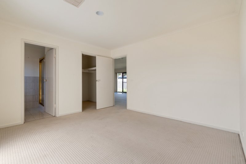 Photo - 21 Manningtree Parade, Craigieburn VIC 3064 - Image 20