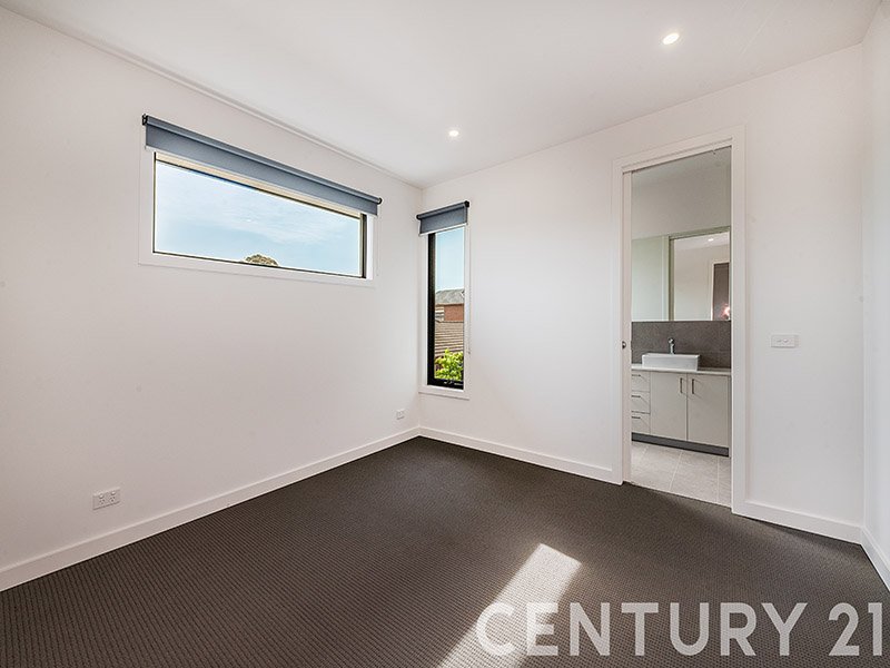 Photo - 2/1 Manoon Road, Clayton South VIC 3169 - Image 5