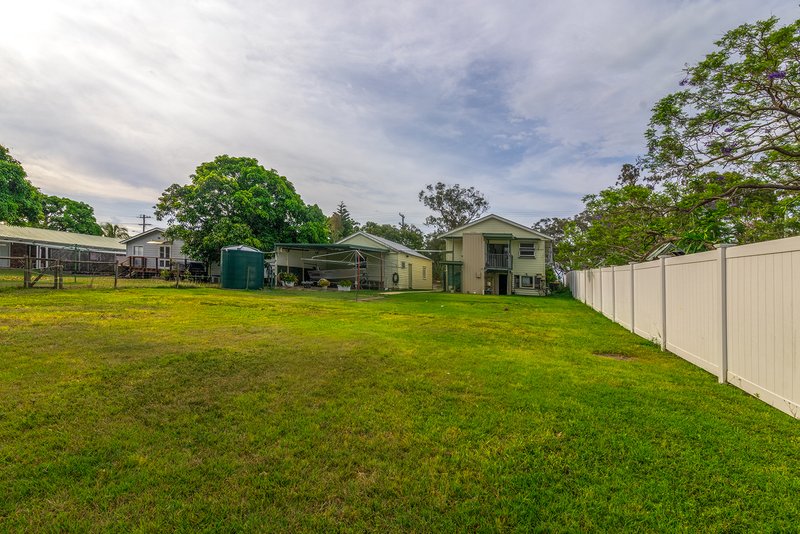 Photo - 21 Mant Street, Point Vernon QLD 4655 - Image 13