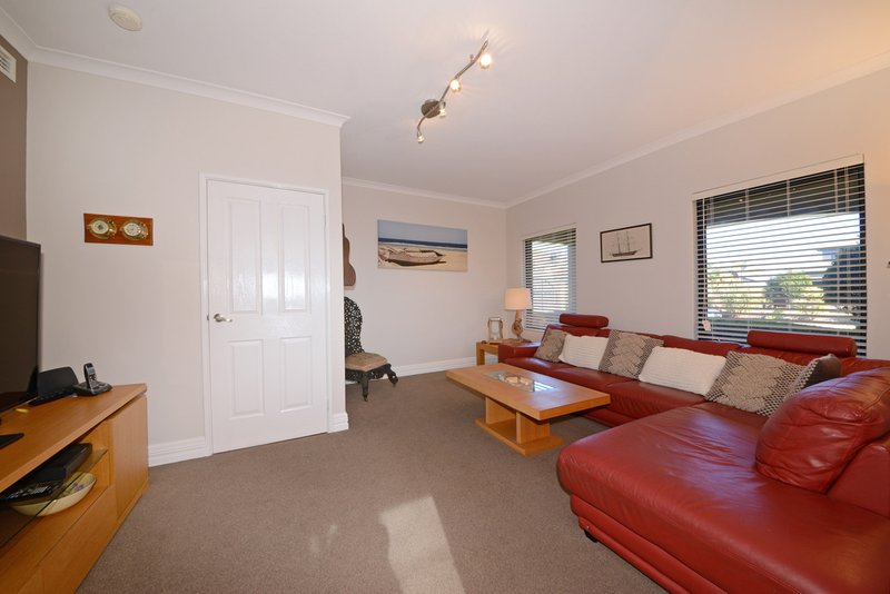 Photo - 21 Manta Pass, Mindarie WA 6030 - Image 4