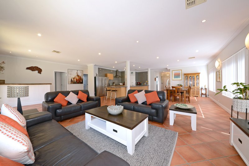 Photo - 21 Manta Pass, Mindarie WA 6030 - Image 11