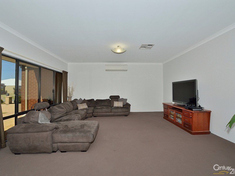 Photo - 21 Marsdenia Road, Halls Head WA 6210 - Image 3