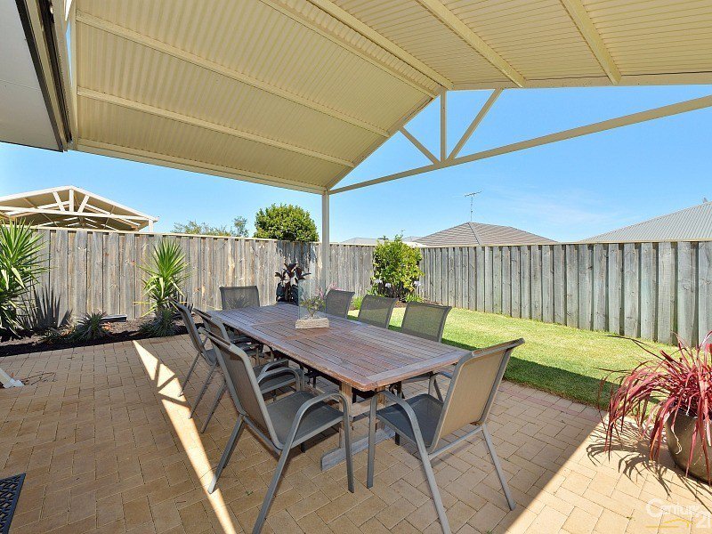 Photo - 21 Marsdenia Road, Halls Head WA 6210 - Image 16