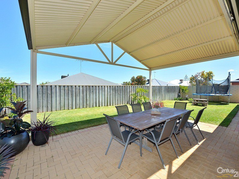 Photo - 21 Marsdenia Road, Halls Head WA 6210 - Image 17